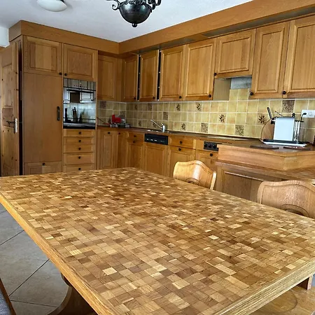 Chasa Pin Apartment
